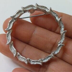 Vintage Signed Gerry's Silver Tone Leaf Wreath Brooch Pin